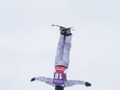 Coupe du monde du Relais: a equipe canadense tem uma discussão com os juízes