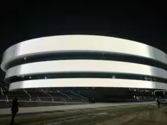 Un trou dans la patinoire em Milão