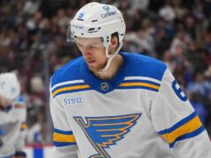 Phillip Broberg, do Blues, sofre lesão na parte superior do corpo contra Golden Knights