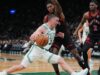 Pritchard marca 28 pontos na vitória do Celtics sobre o Raptors com poucos jogadores