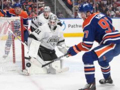 McDavid estende sequência de pontos, mas Oilers caem para Kings nos pênaltis