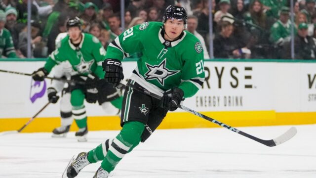 Dallas-Stars-left-wing-Jason-Robertso.jpg