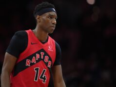Ja’Kobe Walter, do Raptors, sai do jogo contra o 76ers com lesão no quadril