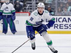Canucks convoca D Mancini e G Tolopilo, envia D Elias Pettersson para AHL