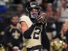 O large receiver do Saints, Chris Olave, descartou contra o Falcons com coágulo sanguíneo