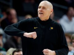 Pacers venceu o Hornets para encerrar a derrapagem de 13 jogos, Rick Carlisle obtém a milésima vitória