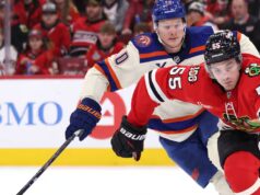 «Ils l’ont presque tué»: um jeune défenseur assina uma das mais longas presenças na história do LNH