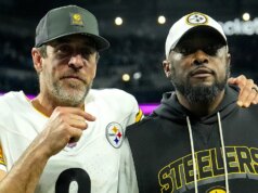 Aaron Rodgers, do Steelers, sai da coletiva de imprensa após defender Mike Tomlin das críticas