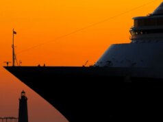 Guarda Costeira procura mulher de 77 anos que caiu no mar em navio de cruzeiro