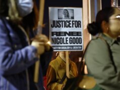 O que sabemos sobre Renee Good, a motorista baleada e morta pelo agente do ICE