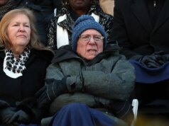 Bernie Sanders abandona o visible icônico das luvas enquanto empossa o socialista Zohran Mamdani como prefeito de Nova York