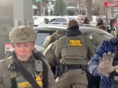 Vídeo selvagem mostra agentes federais detendo 2 homens em posto de gasolina em Minnesota enquanto agitadores se reúnem