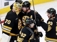 NHL Roundup: Bruins vencem o primeiro encerramento da temporada com vitória sobre os Penguins