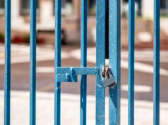 Universidades cortam mais de 9.000 cargos em 2025, enquanto Trump visa financiamento federal e estudantes estrangeiros: relatório