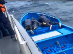 2 toneladas de cocaína apreendidas após barco perseguido no Pacífico, mostra vídeo