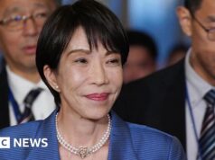 Primeiro-ministro do Japão se junta à luta por mais banheiros femininos no parlamento