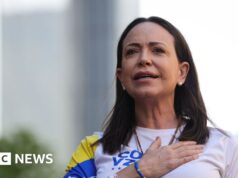 Líder da oposição Machado diz que deveria estar no comando da Venezuela