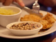 Cracker Barrel abandona a amada tradição de feijão-fradinho do sul do ano novo sem aviso prévio