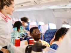 Novo estudo incentiva os panfletos a evitarem água da torneira, café e chá nas aeronaves