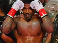 O boxeador britânico Anthony Joshua recebeu alta do hospital após acidente na Nigéria