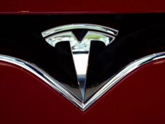 As vendas da Tesla caem pelo segundo ano consecutivo em meio a ventos contrários