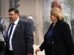 Juiz de Wisconsin condenado por obstrução do ICE renuncia e promete continuar lutando no caso