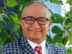 O executivo de tecnologia indiano-americano Pulkit Desai presta juramento como prefeito do município de Nova Jersey