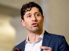 O prefeito de Minneapolis, Jacob Frey, rejeita novo vídeo de filmagem do ICE, diz que o agente ‘saiu com passos rápidos’