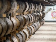 Jim Beam fecha a icônica destilaria de Kentucky por pelo menos um ano em meio à crise do mercado