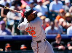 Blue Jays contrata Eloy Jimenez e outros quatro para acordos em ligas menores