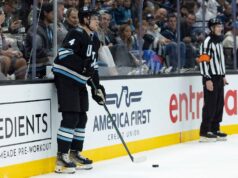 Furacões adquirem o defensor Juuso Valimaki do Mammoth