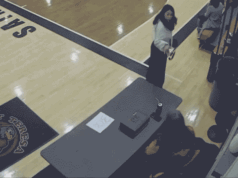 Os pais entram em uma briga massiva durante um jogo de basquete juvenil católico em Staten Island