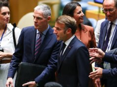 França condena repressão aos protestos no Irã e avalia ajuda à Web through satélite em meio a apagão