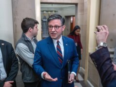 Johnson alerta sobre ‘consequências não intencionais’ na ideia de limite de taxa de cartão de crédito de Trump