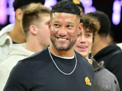 Marcus Freeman, da Notre Dame, evita acusação felony após incidente em luta livre