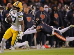 Os Bears surpreendem os Packers com um retorno chocante para a primeira vitória na pós-temporada em rivalidade desde 1941
