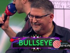 Anderson encerra série do herói cult Hood para chegar às semifinais do Mundial