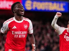 Saka acerta novo contrato com o Arsenal