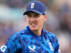 Dupla de spin da Inglaterra enfrenta atrasos no visto antes da Copa do Mundo T20