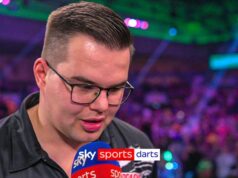 Da dartite à closing mundial – Van Veen ‘beliscando-se’ no confronto de Littler