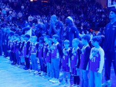 Timberwolves fazem momento de silêncio pela mulher de Minnesota morta em tiroteio no ICE