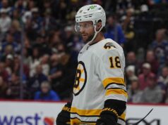 Par de Bruins registram hat-tricks em explosão ofensiva contra Rangers